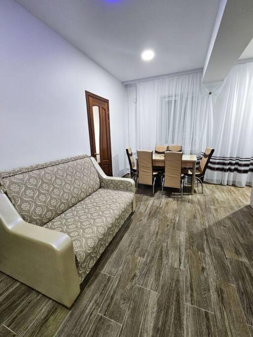 2 Bedroom Central Apartment Chisinau Exterior photo